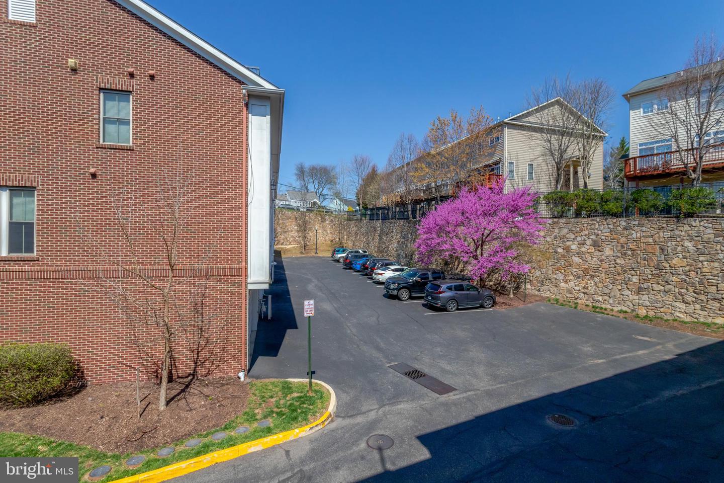 2537 S KENMORE CT, ARLINGTON, Virginia 22206, 3 Bedrooms Bedrooms, ,3 BathroomsBathrooms,Residential,For sale,2537 S KENMORE CT,VAAR2054740 MLS # VAAR2054740