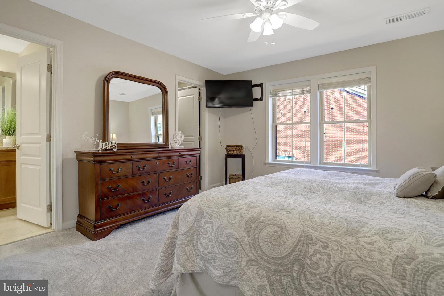 2537 S KENMORE CT, ARLINGTON, Virginia 22206, 3 Bedrooms Bedrooms, ,3 BathroomsBathrooms,Residential,For sale,2537 S KENMORE CT,VAAR2054740 MLS # VAAR2054740