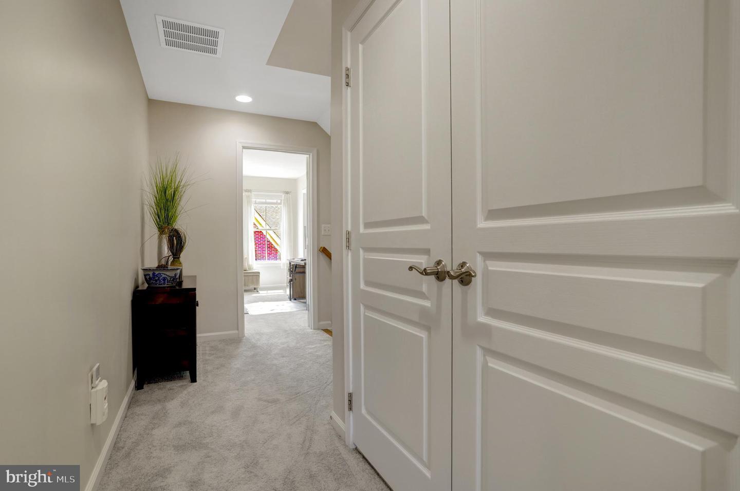 2537 S KENMORE CT, ARLINGTON, Virginia 22206, 3 Bedrooms Bedrooms, ,3 BathroomsBathrooms,Residential,For sale,2537 S KENMORE CT,VAAR2054740 MLS # VAAR2054740