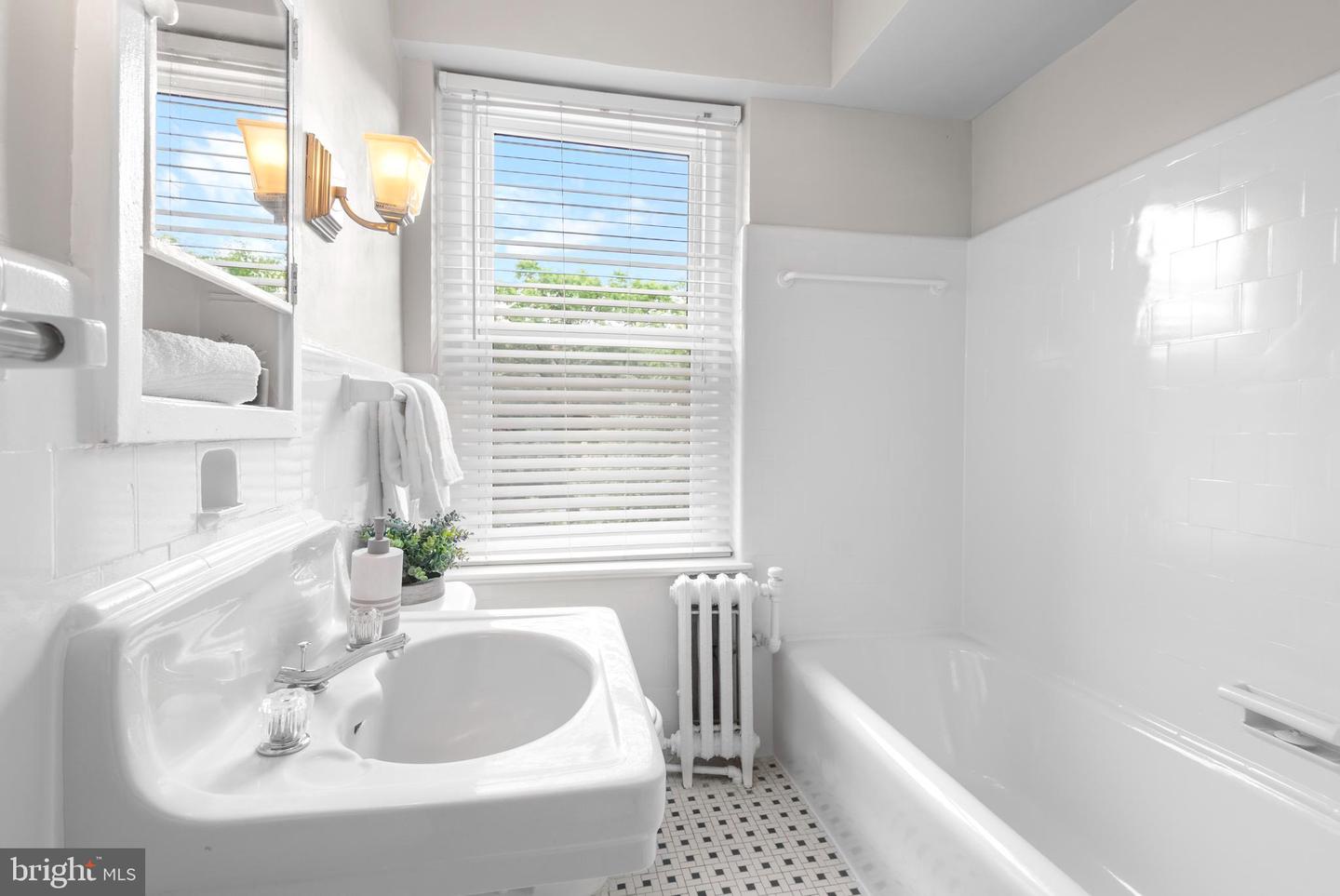 3601 CONNECTICUT AVE NW #202, WASHINGTON, District Of Columbia 20008, 1 Bedroom Bedrooms, ,1 BathroomBathrooms,Residential,For sale,3601 CONNECTICUT AVE NW #202,DCDC2193190 MLS # DCDC2193190