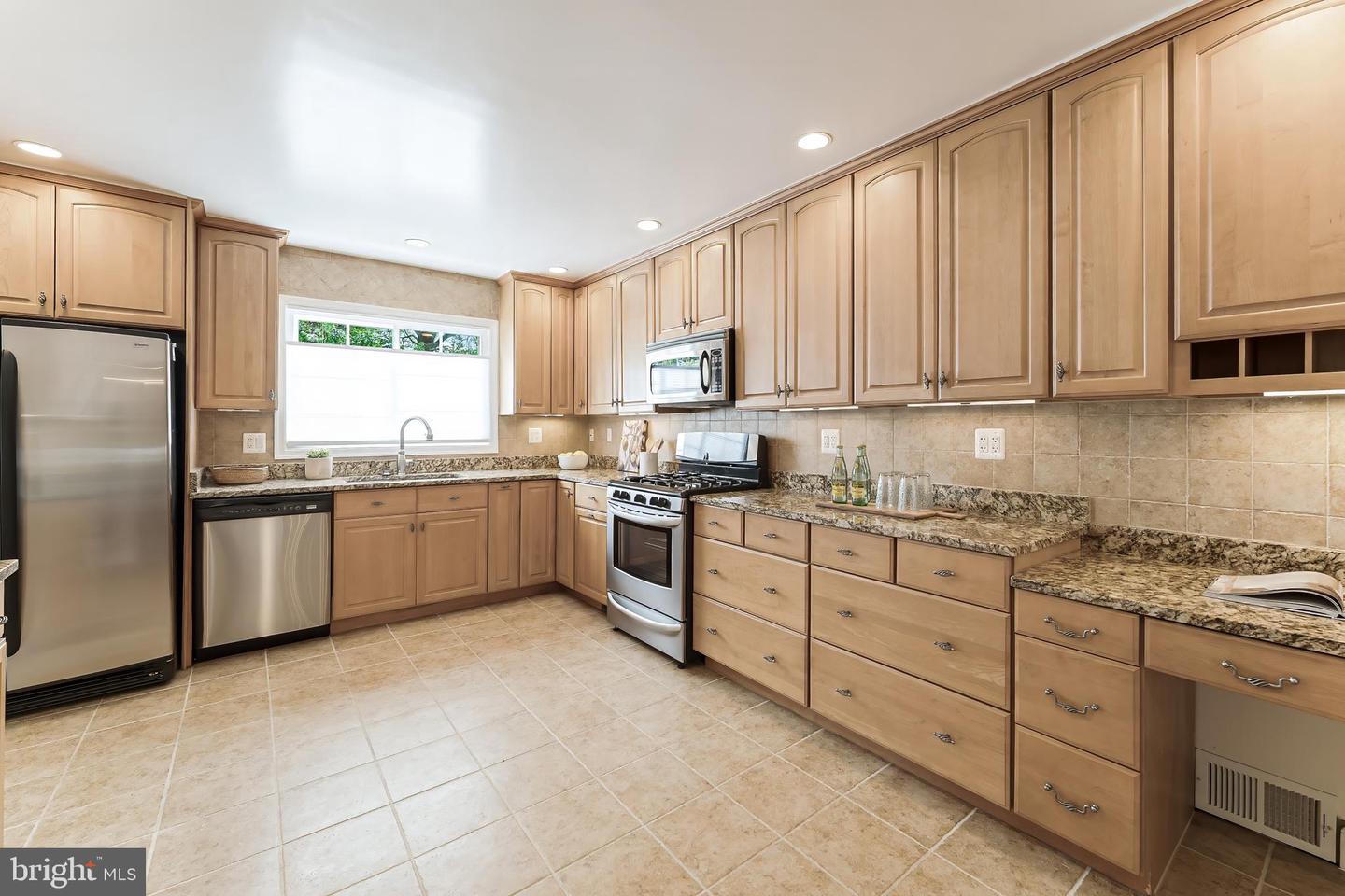 142 N FRENCH ST, ALEXANDRIA, Virginia 22304, 3 Bedrooms Bedrooms, ,3 BathroomsBathrooms,Residential,For sale,142 N FRENCH ST,VAAX2043570 MLS # VAAX2043570