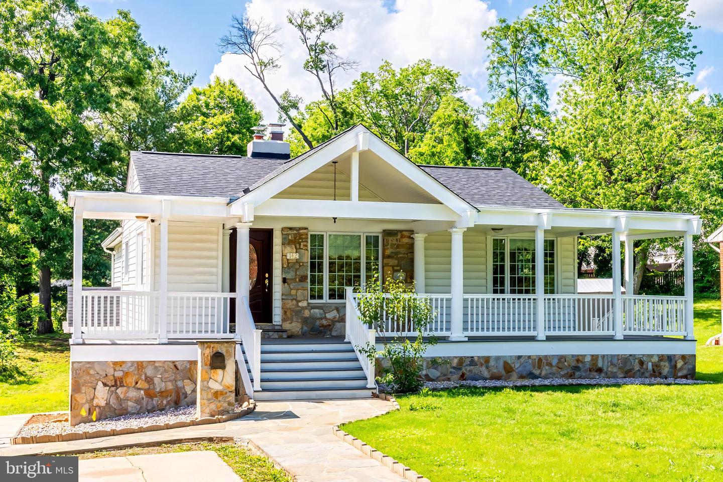 142 N FRENCH ST, ALEXANDRIA, Virginia 22304, 3 Bedrooms Bedrooms, ,3 BathroomsBathrooms,Residential,For sale,142 N FRENCH ST,VAAX2043570 MLS # VAAX2043570