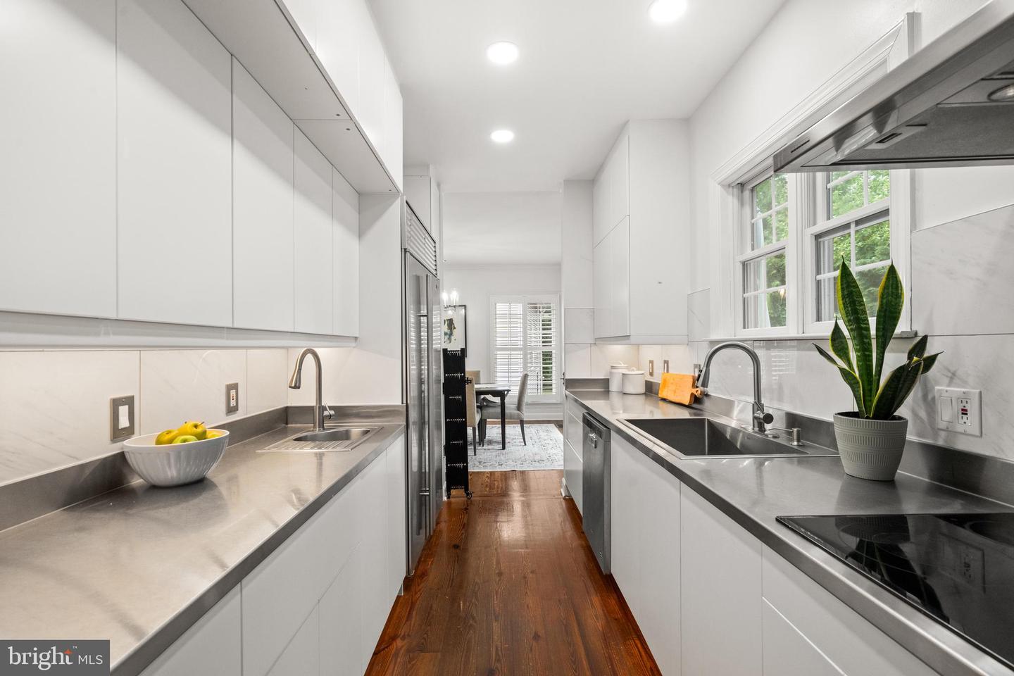 1620 N GEORGE MASON DR, ARLINGTON, Virginia 22205, 6 Bedrooms Bedrooms, 5 Rooms Rooms,4 BathroomsBathrooms,Residential,For sale,1620 N GEORGE MASON DR,VAAR2055494 MLS # VAAR2055494