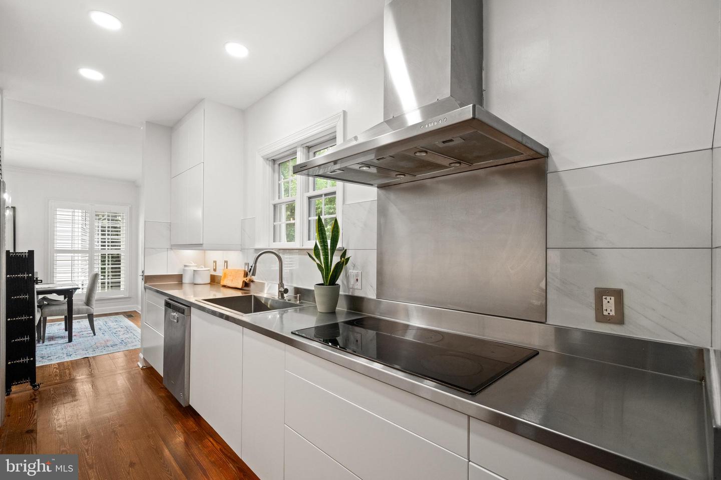 1620 N GEORGE MASON DR, ARLINGTON, Virginia 22205, 6 Bedrooms Bedrooms, 5 Rooms Rooms,4 BathroomsBathrooms,Residential,For sale,1620 N GEORGE MASON DR,VAAR2055494 MLS # VAAR2055494