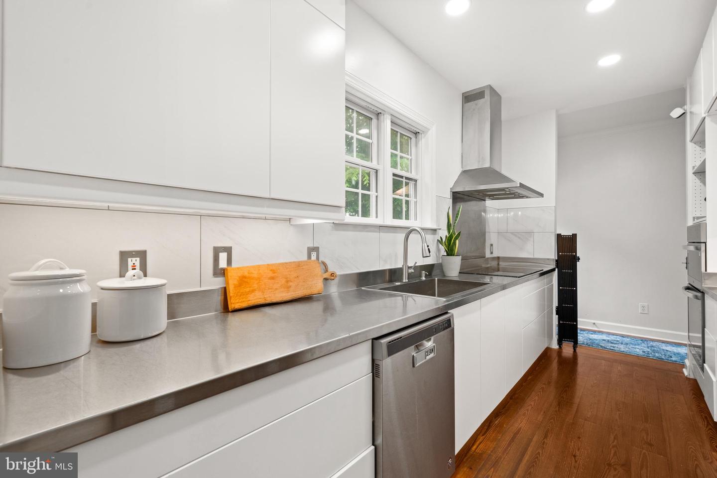 1620 N GEORGE MASON DR, ARLINGTON, Virginia 22205, 6 Bedrooms Bedrooms, 5 Rooms Rooms,4 BathroomsBathrooms,Residential,For sale,1620 N GEORGE MASON DR,VAAR2055494 MLS # VAAR2055494