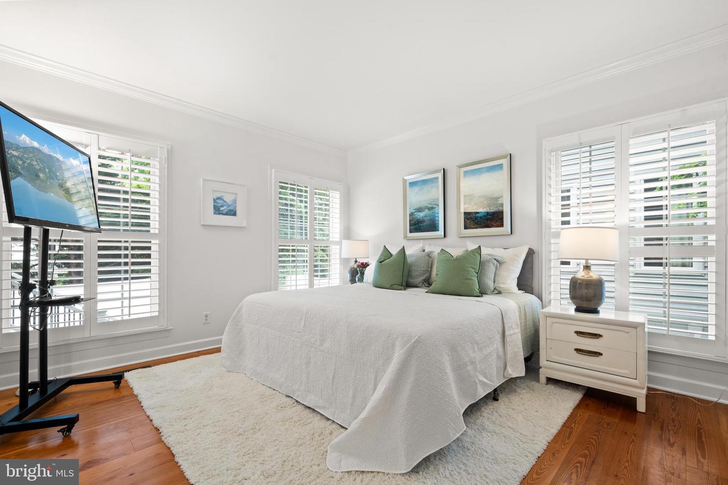 1620 N GEORGE MASON DR, ARLINGTON, Virginia 22205, 6 Bedrooms Bedrooms, 5 Rooms Rooms,4 BathroomsBathrooms,Residential,For sale,1620 N GEORGE MASON DR,VAAR2055494 MLS # VAAR2055494