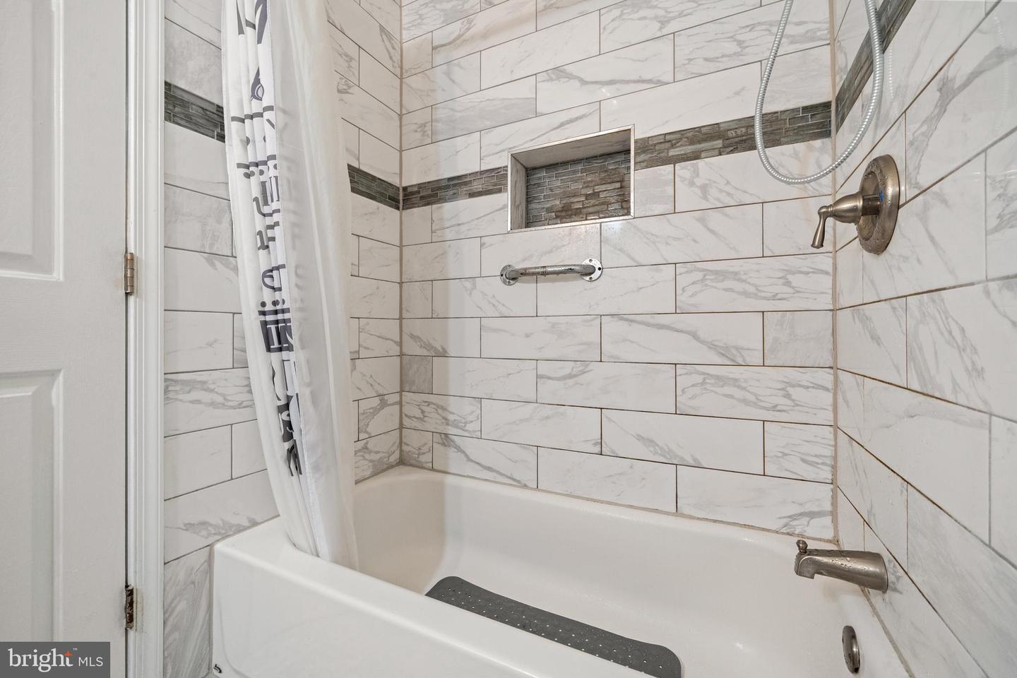 1620 N GEORGE MASON DR, ARLINGTON, Virginia 22205, 6 Bedrooms Bedrooms, 5 Rooms Rooms,4 BathroomsBathrooms,Residential,For sale,1620 N GEORGE MASON DR,VAAR2055494 MLS # VAAR2055494