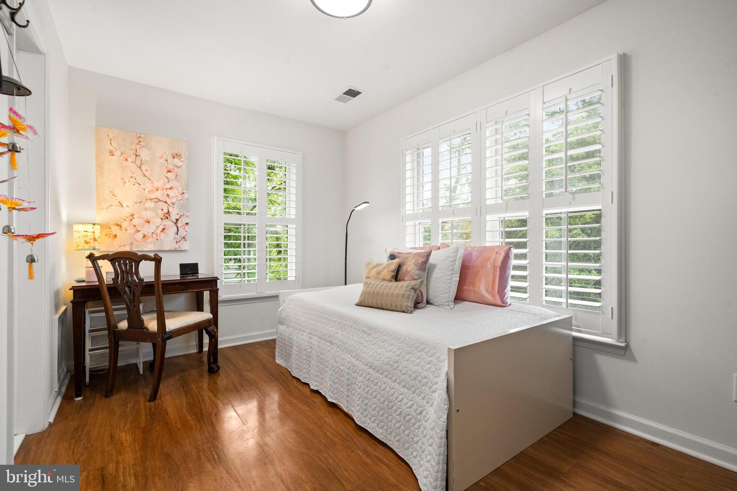 1620 N GEORGE MASON DR, ARLINGTON, Virginia 22205, 6 Bedrooms Bedrooms, 5 Rooms Rooms,4 BathroomsBathrooms,Residential,For sale,1620 N GEORGE MASON DR,VAAR2055494 MLS # VAAR2055494