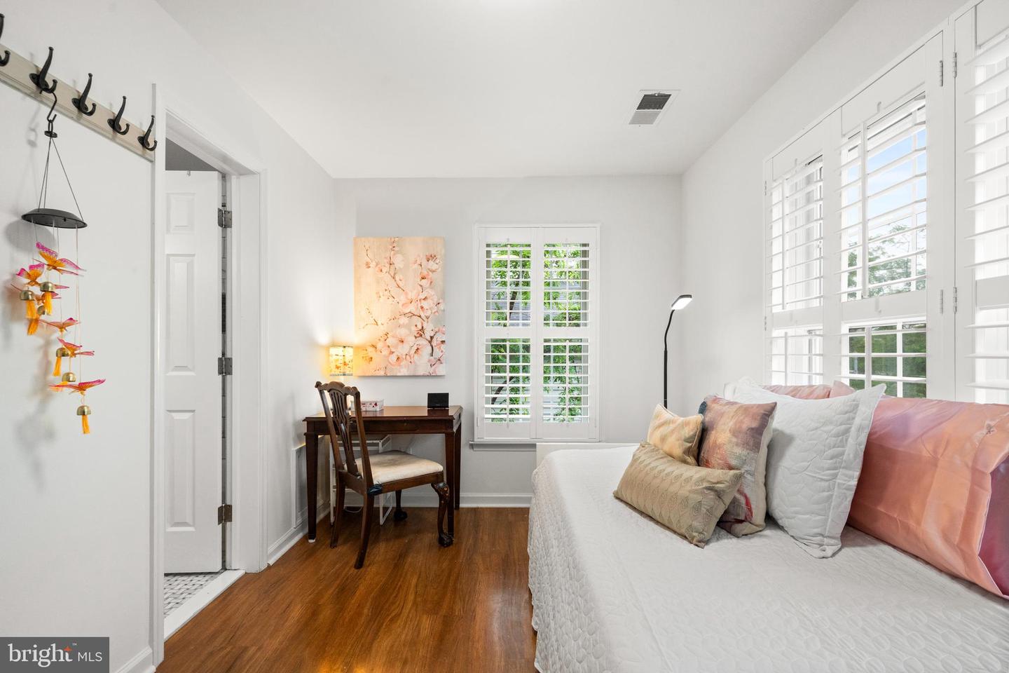 1620 N GEORGE MASON DR, ARLINGTON, Virginia 22205, 6 Bedrooms Bedrooms, 5 Rooms Rooms,4 BathroomsBathrooms,Residential,For sale,1620 N GEORGE MASON DR,VAAR2055494 MLS # VAAR2055494