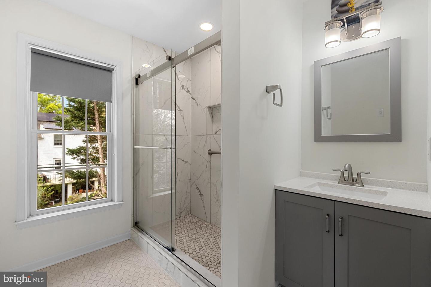 1620 N GEORGE MASON DR, ARLINGTON, Virginia 22205, 6 Bedrooms Bedrooms, 5 Rooms Rooms,4 BathroomsBathrooms,Residential,For sale,1620 N GEORGE MASON DR,VAAR2055494 MLS # VAAR2055494