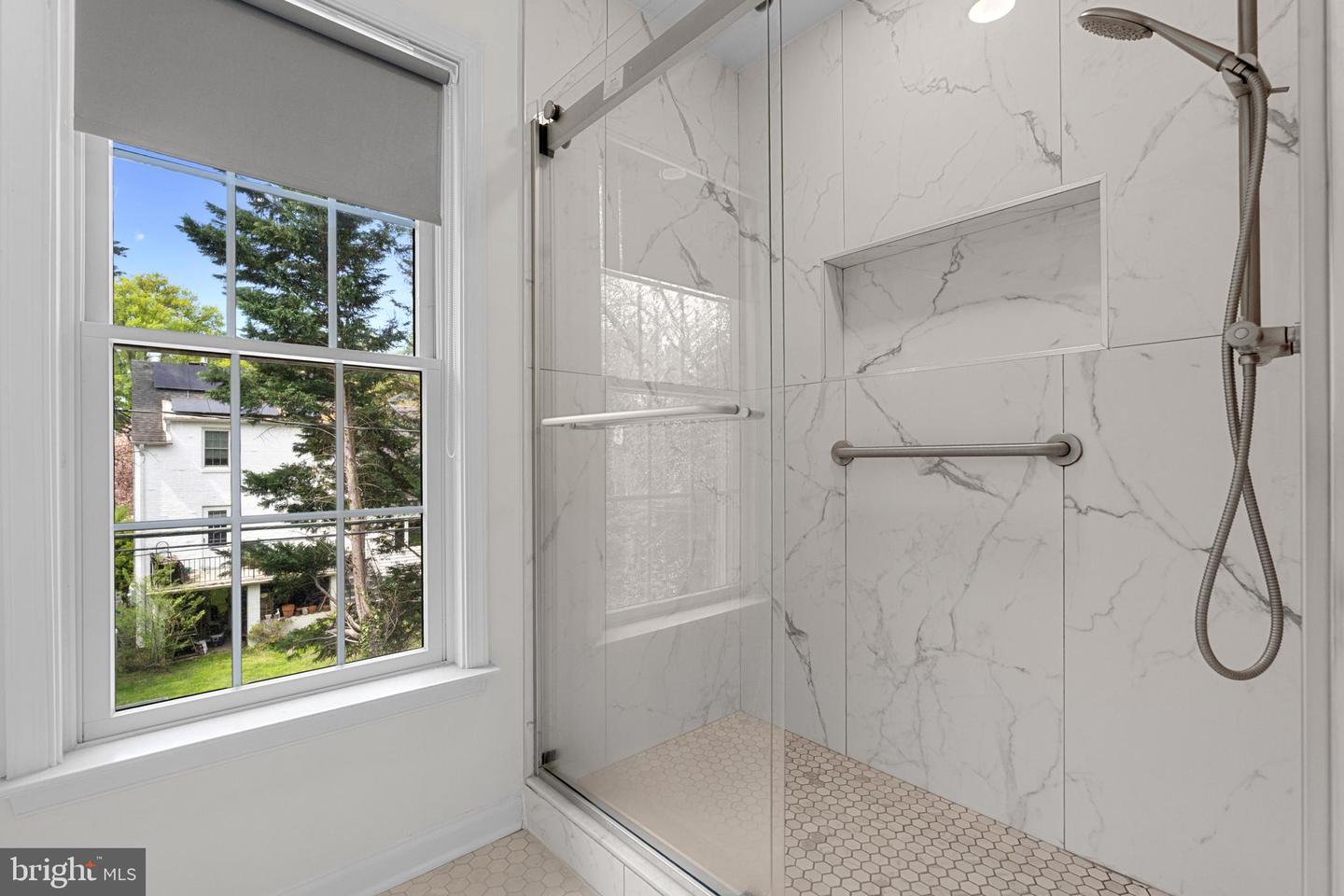 1620 N GEORGE MASON DR, ARLINGTON, Virginia 22205, 6 Bedrooms Bedrooms, 5 Rooms Rooms,4 BathroomsBathrooms,Residential,For sale,1620 N GEORGE MASON DR,VAAR2055494 MLS # VAAR2055494