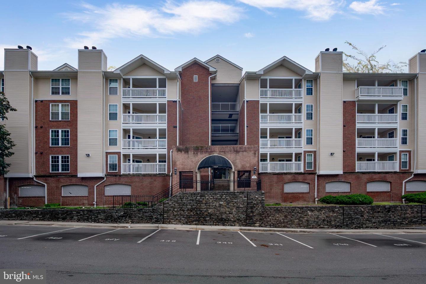 1524 LINCOLN WAY #409, MCLEAN, Virginia 22102, 1 Bedroom Bedrooms, ,1 BathroomBathrooms,Residential,For sale,1524 LINCOLN WAY #409,VAFX2231838 MLS # VAFX2231838