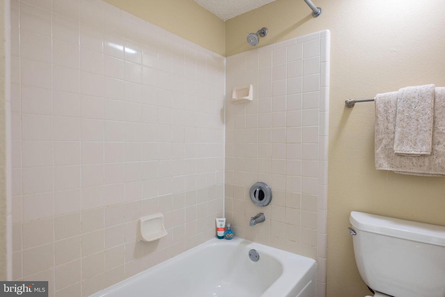 1524 LINCOLN WAY #409, MCLEAN, Virginia 22102, 1 Bedroom Bedrooms, ,1 BathroomBathrooms,Residential,For sale,1524 LINCOLN WAY #409,VAFX2231838 MLS # VAFX2231838