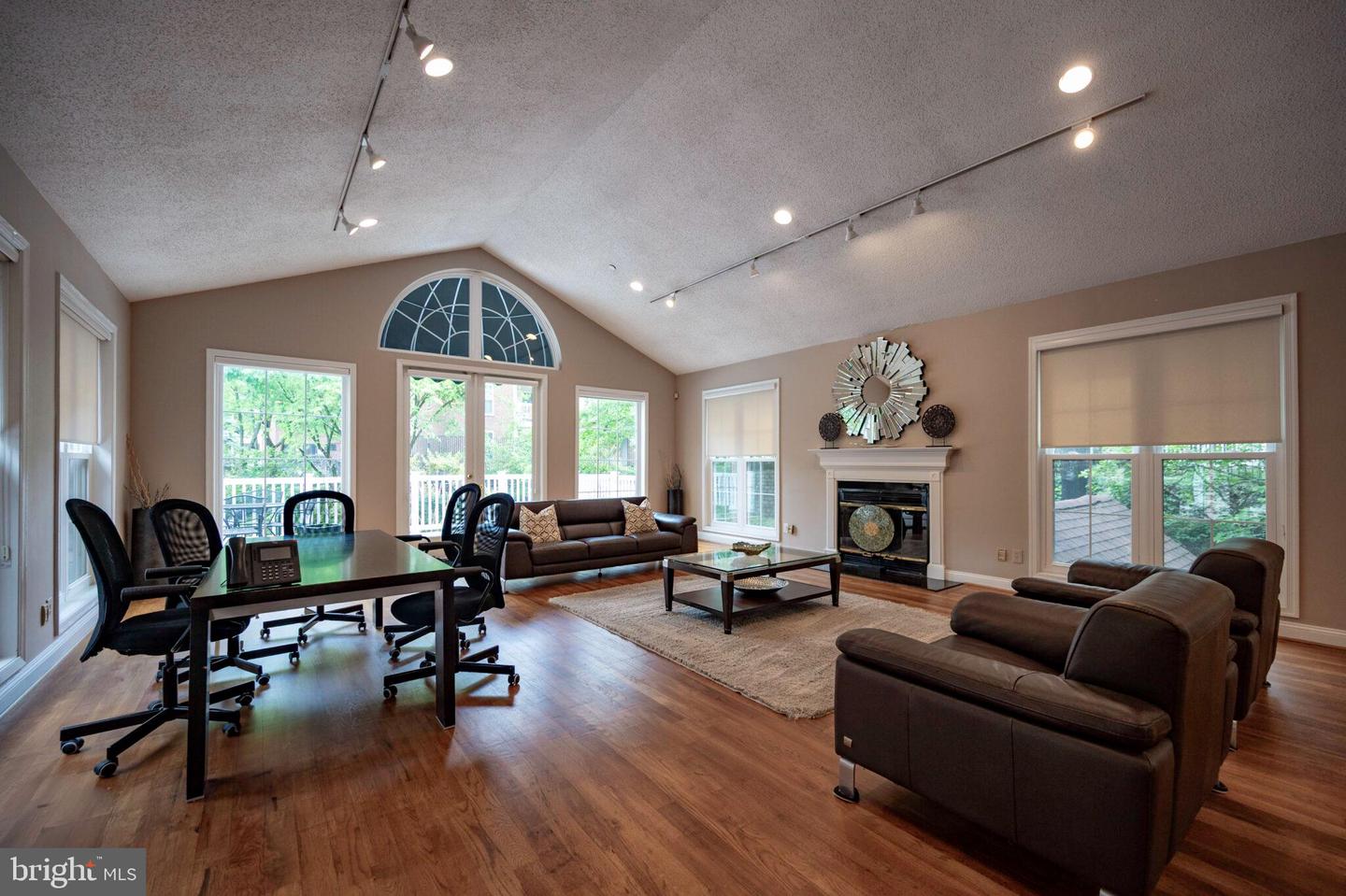 1524 LINCOLN WAY #409, MCLEAN, Virginia 22102, 1 Bedroom Bedrooms, ,1 BathroomBathrooms,Residential,For sale,1524 LINCOLN WAY #409,VAFX2231838 MLS # VAFX2231838