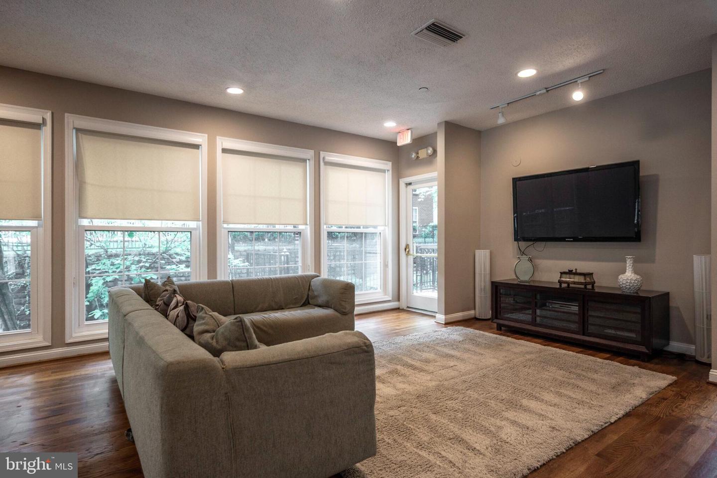 1524 LINCOLN WAY #409, MCLEAN, Virginia 22102, 1 Bedroom Bedrooms, ,1 BathroomBathrooms,Residential,For sale,1524 LINCOLN WAY #409,VAFX2231838 MLS # VAFX2231838