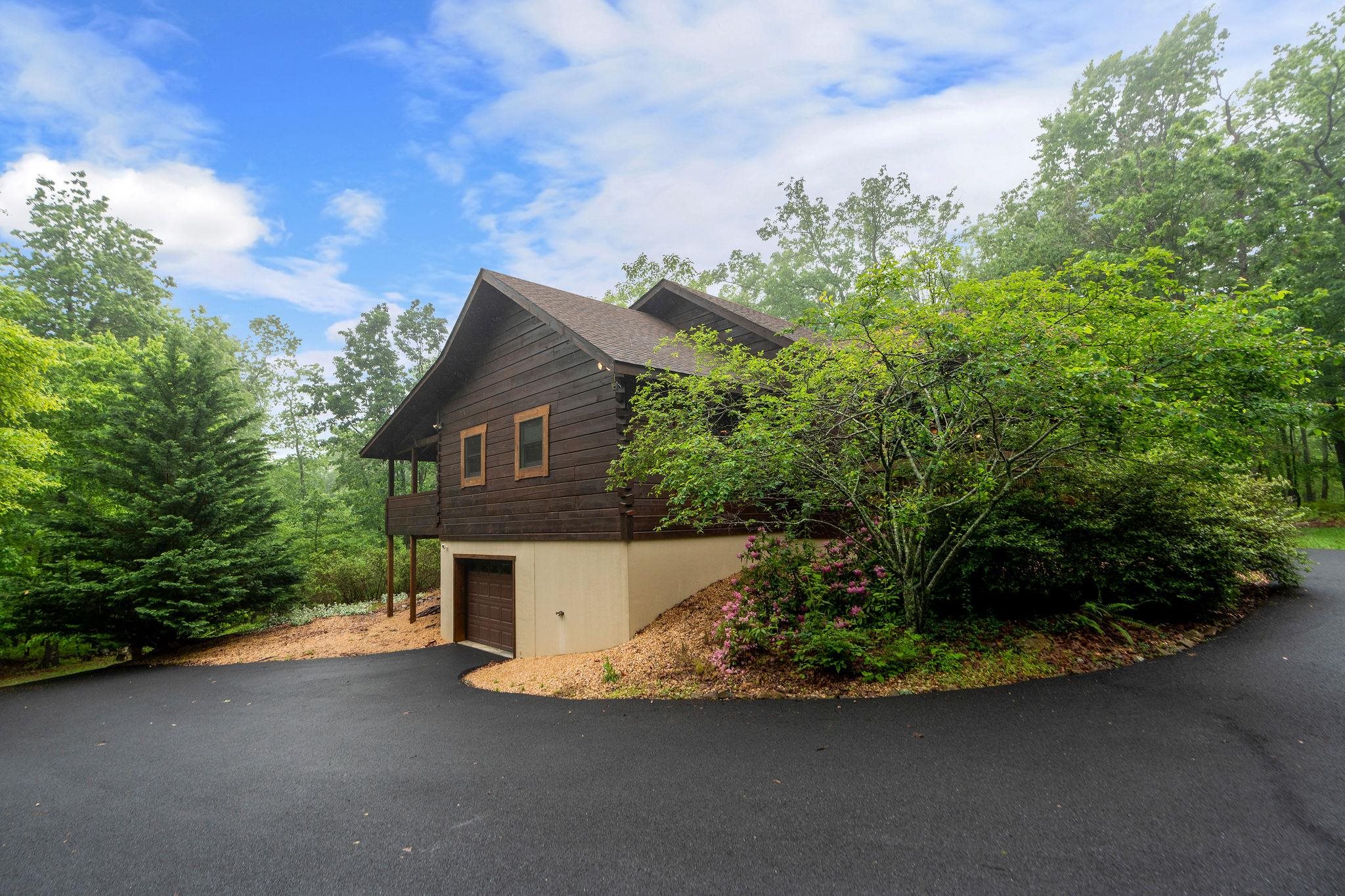 743 CHINQUAPIN DR, LYNDHURST, Virginia 22952, 3 Bedrooms Bedrooms, ,2 BathroomsBathrooms,Residential,Adventurer's Dream,743 CHINQUAPIN DR,664605 MLS # 664605