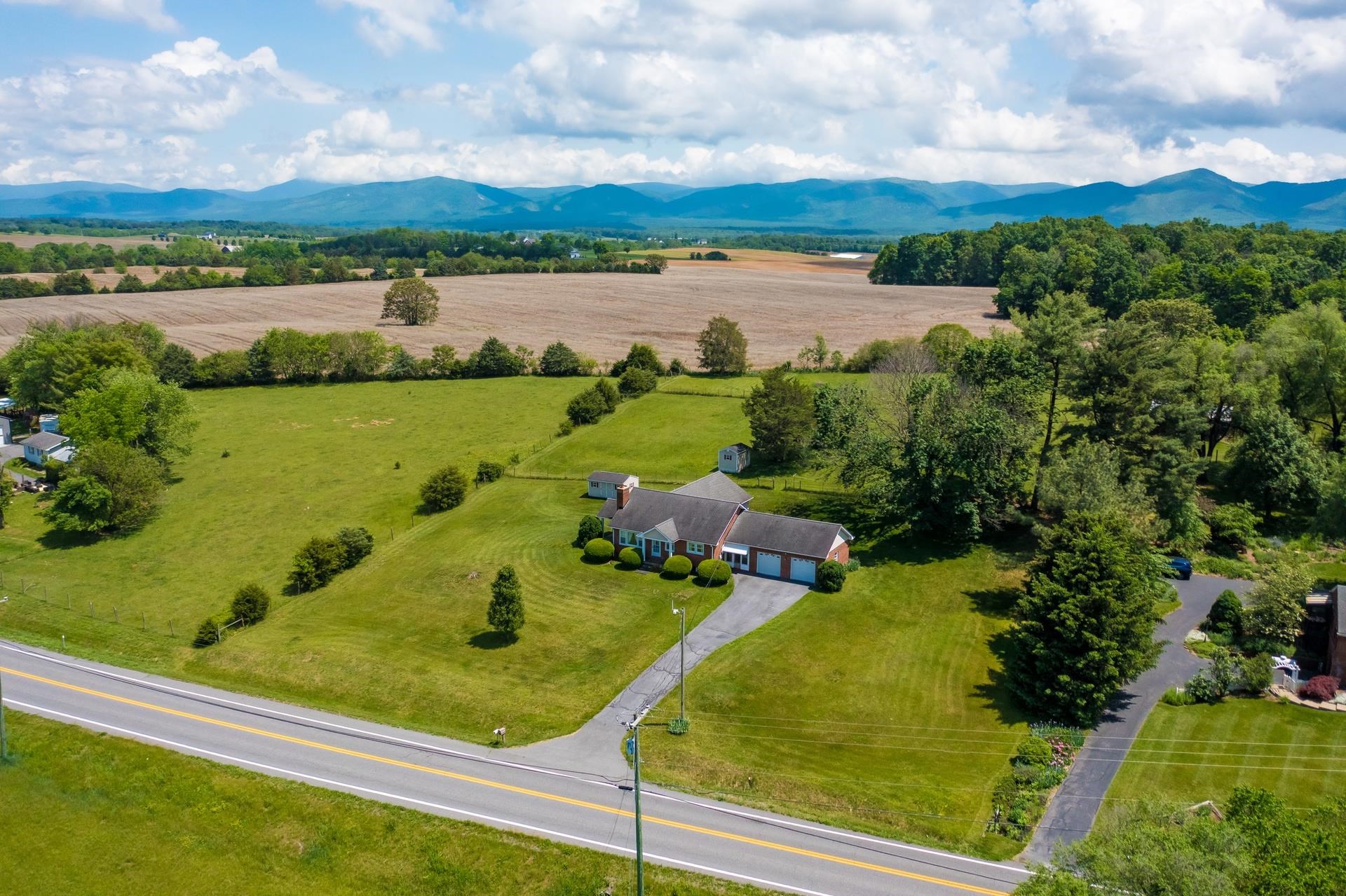 1927 PINEVILLE RD, MCGAHEYSVILLE, Virginia 22840, 3 Bedrooms Bedrooms, ,2 BathroomsBathrooms,Residential,1927 PINEVILLE RD,664626 MLS # 664626