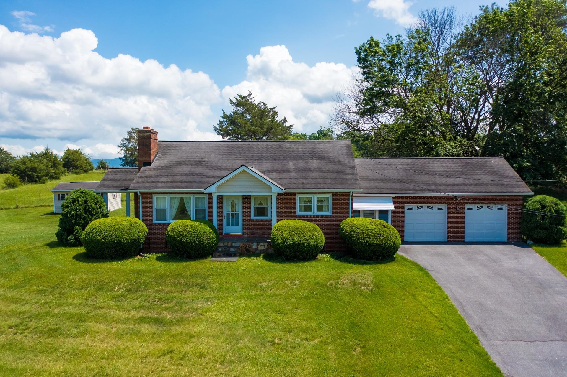 1927 PINEVILLE RD, MCGAHEYSVILLE, Virginia 22840, 3 Bedrooms Bedrooms, ,2 BathroomsBathrooms,Residential,1927 PINEVILLE RD,664626 MLS # 664626