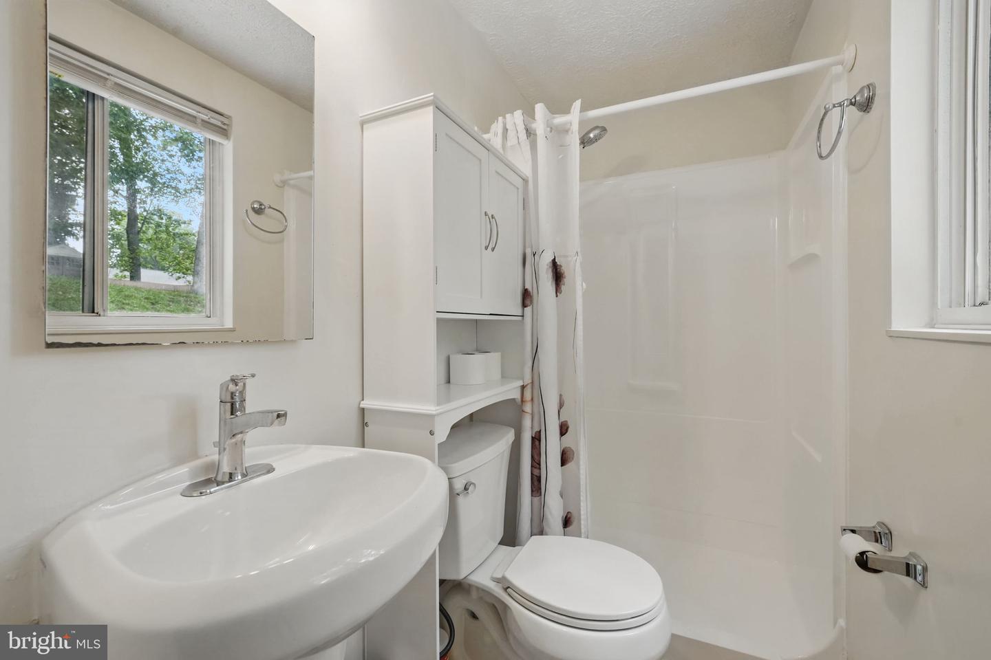 7310 HUSKY LN, NORTH SPRINGFIELD, Virginia 22151, 4 Bedrooms Bedrooms, ,3 BathroomsBathrooms,Residential,For sale,7310 HUSKY LN,VAFX2233552 MLS # VAFX2233552