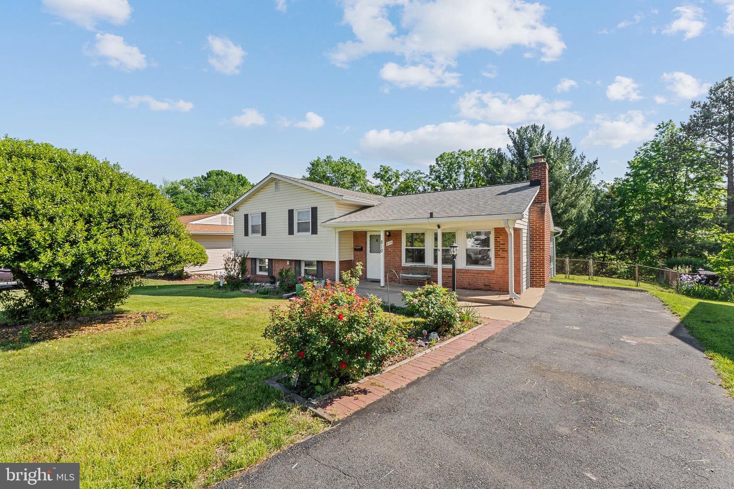 810 W MAPLE AVE, STERLING, Virginia 20164, 4 Bedrooms Bedrooms, ,3 BathroomsBathrooms,Residential,For sale,810 W MAPLE AVE,VALO2093966 MLS # VALO2093966