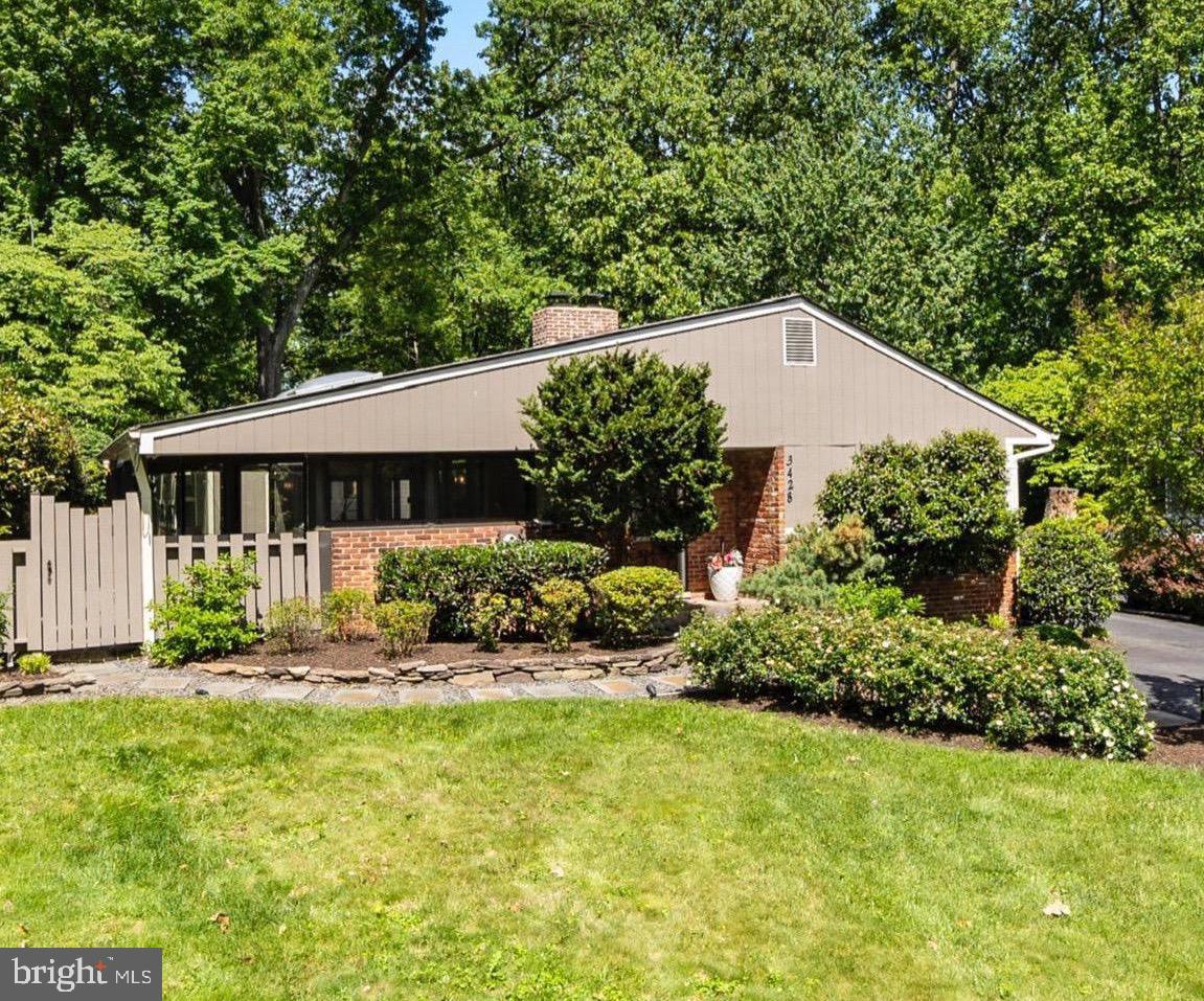 3428 EXECUTIVE AVE, FALLS CHURCH, Virginia 22042, 3 Bedrooms Bedrooms, ,2 BathroomsBathrooms,Residential,For sale,3428 EXECUTIVE AVE,VAFX2235330 MLS # VAFX2235330