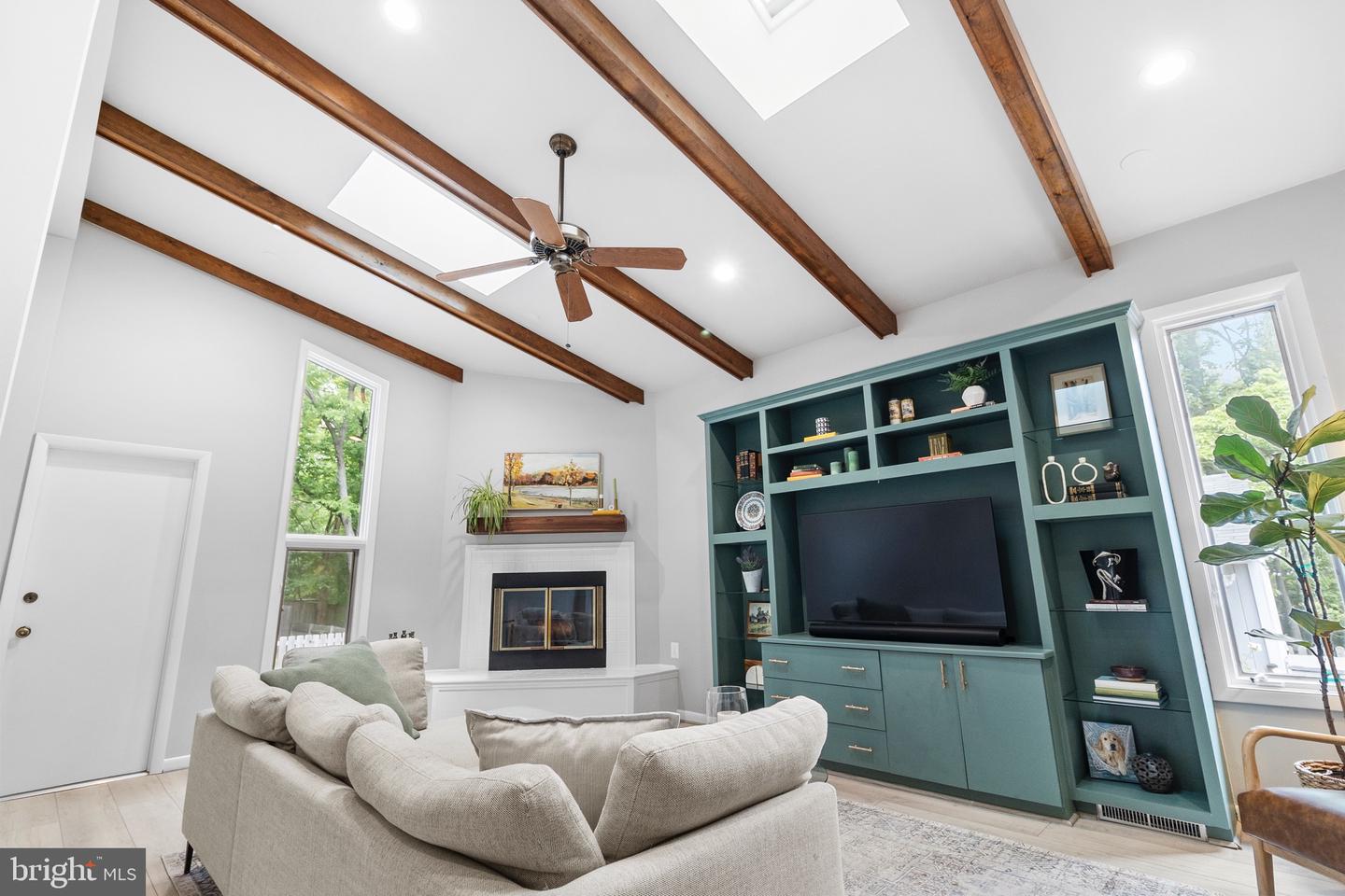 3428 EXECUTIVE AVE, FALLS CHURCH, Virginia 22042, 3 Bedrooms Bedrooms, ,2 BathroomsBathrooms,Residential,For sale,3428 EXECUTIVE AVE,VAFX2235330 MLS # VAFX2235330