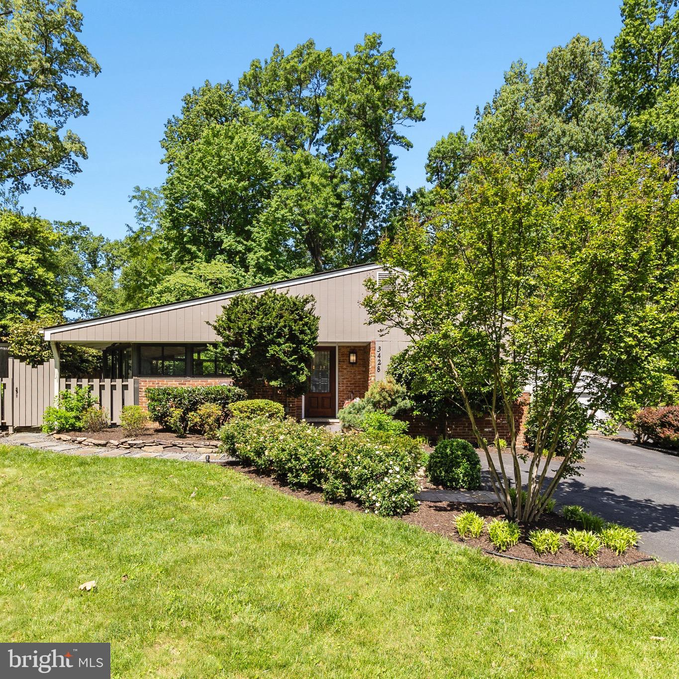 3428 EXECUTIVE AVE, FALLS CHURCH, Virginia 22042, 3 Bedrooms Bedrooms, ,2 BathroomsBathrooms,Residential,For sale,3428 EXECUTIVE AVE,VAFX2235330 MLS # VAFX2235330