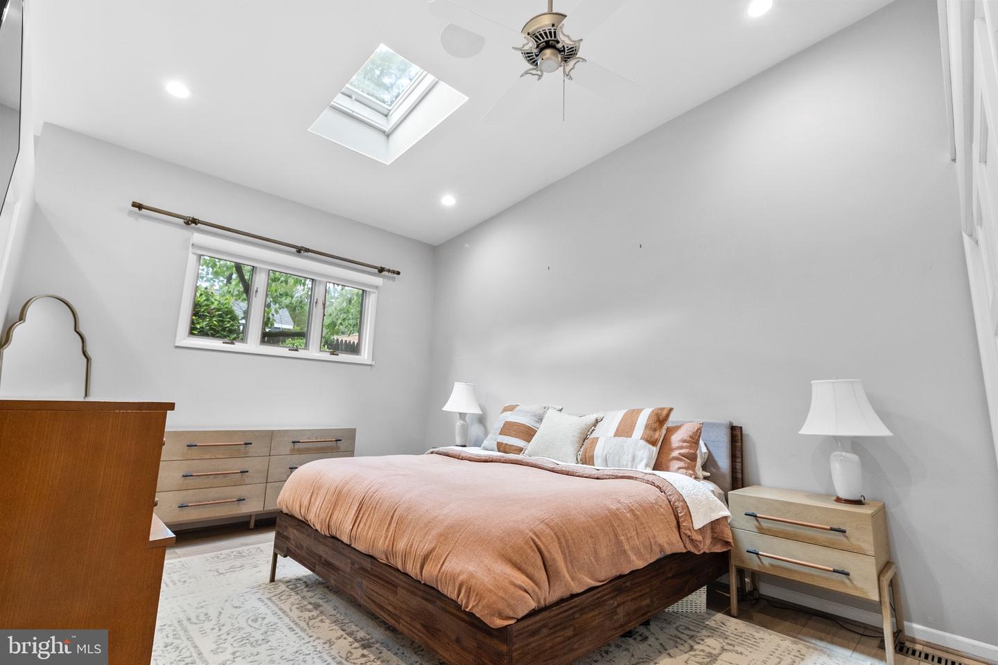3428 EXECUTIVE AVE, FALLS CHURCH, Virginia 22042, 3 Bedrooms Bedrooms, ,2 BathroomsBathrooms,Residential,For sale,3428 EXECUTIVE AVE,VAFX2235330 MLS # VAFX2235330