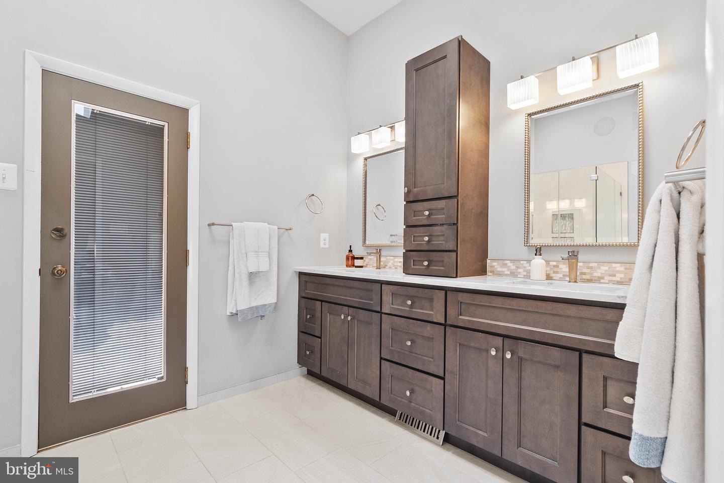 3428 EXECUTIVE AVE, FALLS CHURCH, Virginia 22042, 3 Bedrooms Bedrooms, ,2 BathroomsBathrooms,Residential,For sale,3428 EXECUTIVE AVE,VAFX2235330 MLS # VAFX2235330