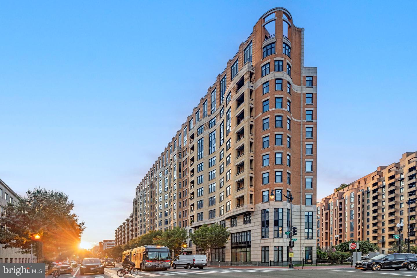 400 MASSACHUSETTS AVE NW #207, WASHINGTON, District Of Columbia 20001, 2 Bedrooms Bedrooms, ,2 BathroomsBathrooms,Residential,For sale,400 MASSACHUSETTS AVE NW #207,DCDC2196428 MLS # DCDC2196428
