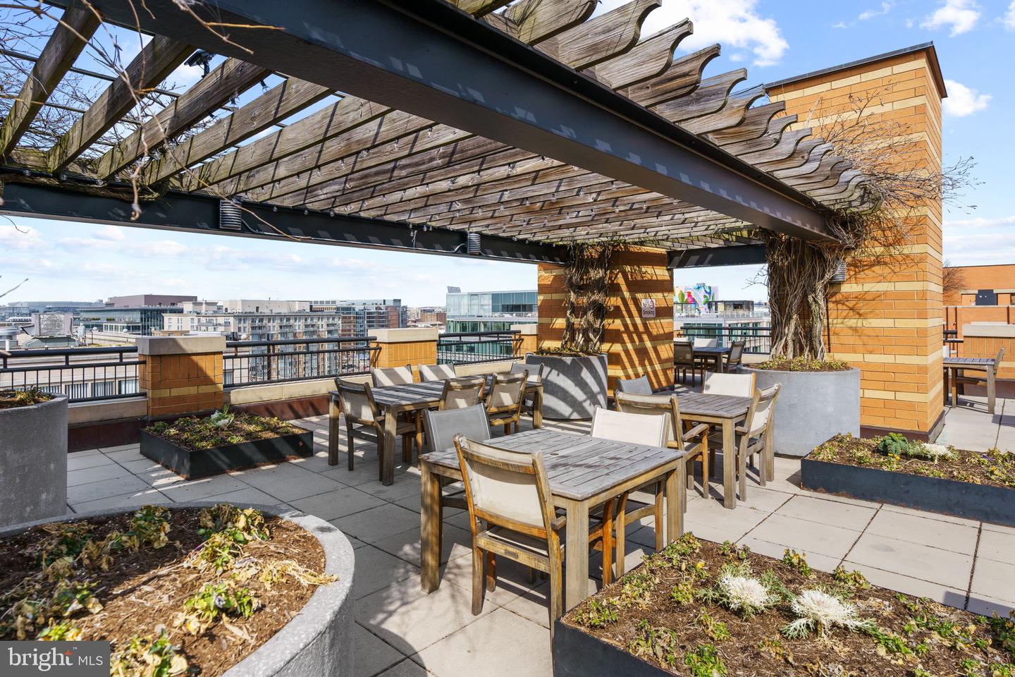 400 MASSACHUSETTS AVE NW #207, WASHINGTON, District Of Columbia 20001, 2 Bedrooms Bedrooms, ,2 BathroomsBathrooms,Residential,For sale,400 MASSACHUSETTS AVE NW #207,DCDC2196428 MLS # DCDC2196428