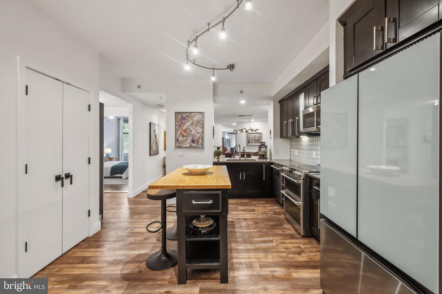 400 MASSACHUSETTS AVE NW #207, WASHINGTON, District Of Columbia 20001, 2 Bedrooms Bedrooms, ,2 BathroomsBathrooms,Residential,For sale,400 MASSACHUSETTS AVE NW #207,DCDC2196428 MLS # DCDC2196428