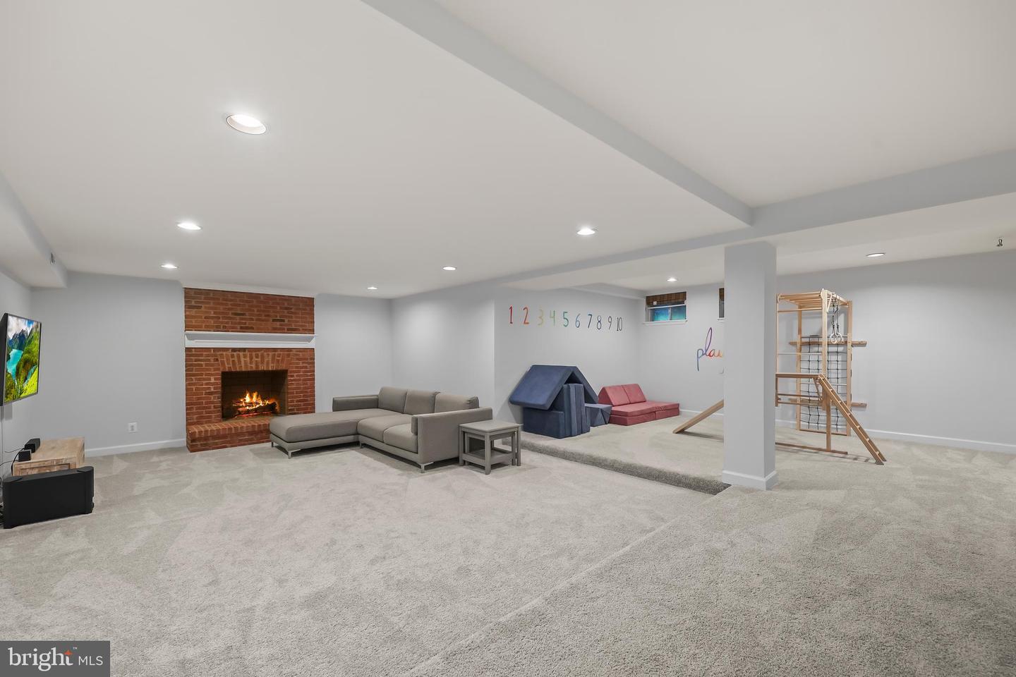 10137 COMMUNITY LN, FAIRFAX STATION, Virginia 22039, 5 Bedrooms Bedrooms, ,4 BathroomsBathrooms,Residential,For sale,10137 COMMUNITY LN,VAFX2235680 MLS # VAFX2235680