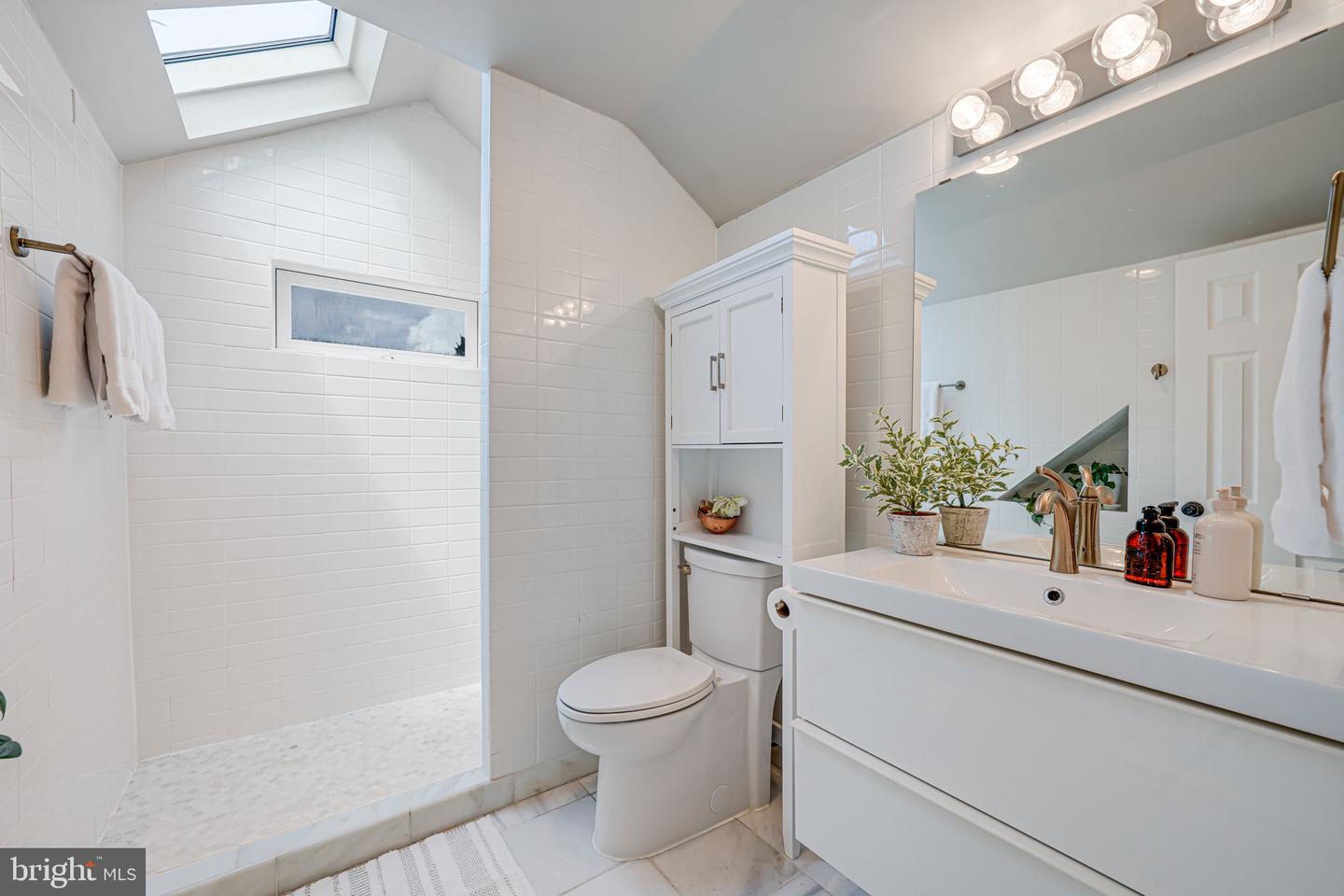 6702 CAVALIER DR, ALEXANDRIA, Virginia 22307, 3 Bedrooms Bedrooms, ,2 BathroomsBathrooms,Residential,For sale,6702 CAVALIER DR,VAFX2235722 MLS # VAFX2235722