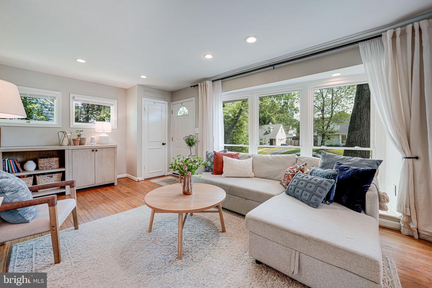 6702 CAVALIER DR, ALEXANDRIA, Virginia 22307, 3 Bedrooms Bedrooms, ,2 BathroomsBathrooms,Residential,For sale,6702 CAVALIER DR,VAFX2235722 MLS # VAFX2235722