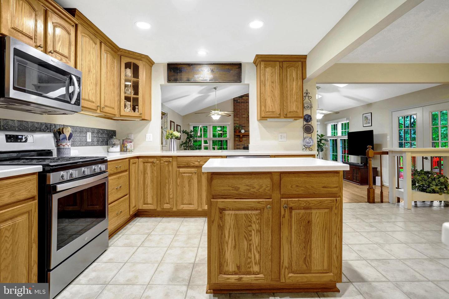 7117 STANCHION LN, BURKE, Virginia 22015, 4 Bedrooms Bedrooms, ,3 BathroomsBathrooms,Residential,For sale,7117 STANCHION LN,VAFX2236104 MLS # VAFX2236104