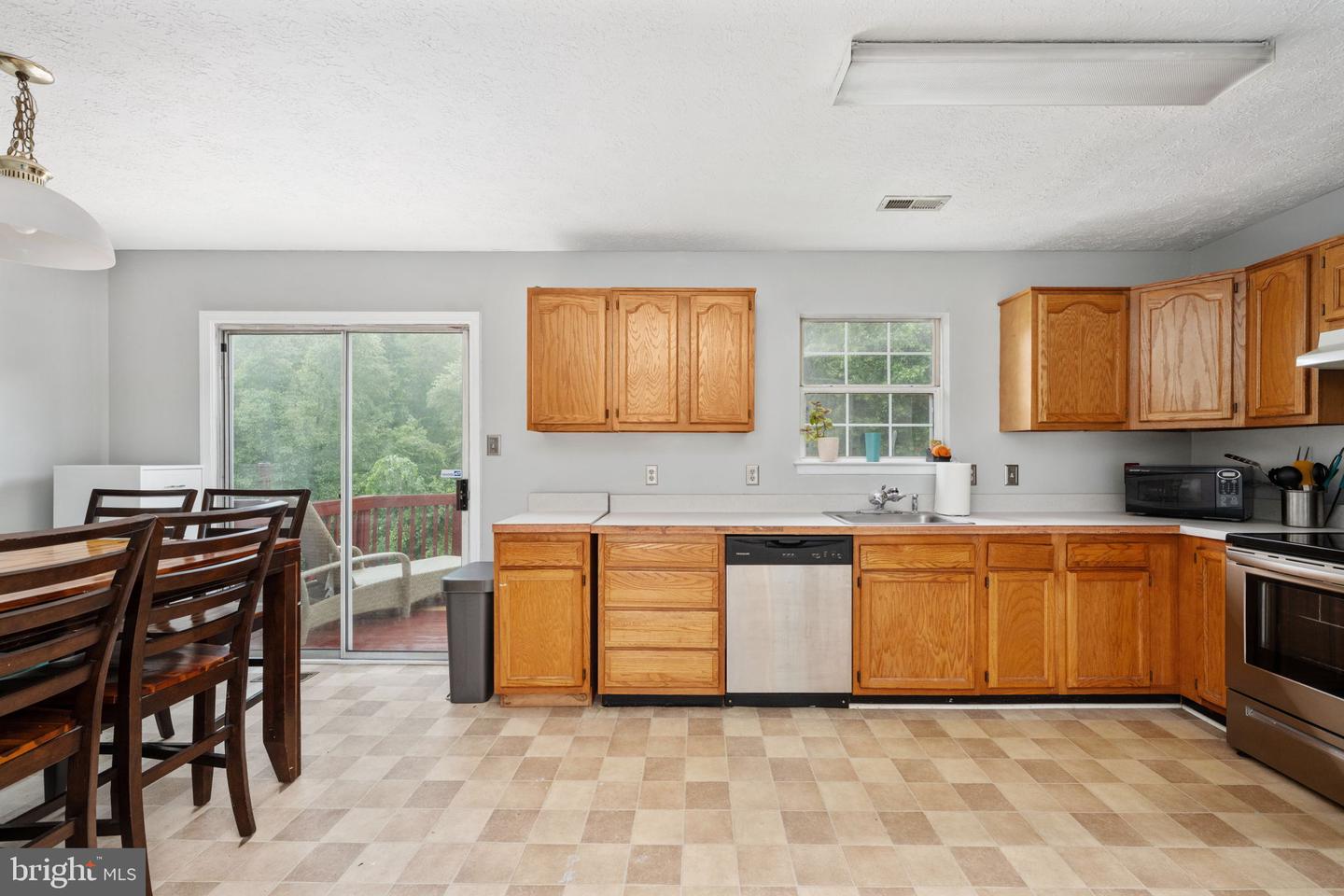 902 KINGS CREST DR, STAFFORD, Virginia 22554, 3 Bedrooms Bedrooms, ,3 BathroomsBathrooms,Residential,For sale,902 KINGS CREST DR,VAST2038176 MLS # VAST2038176