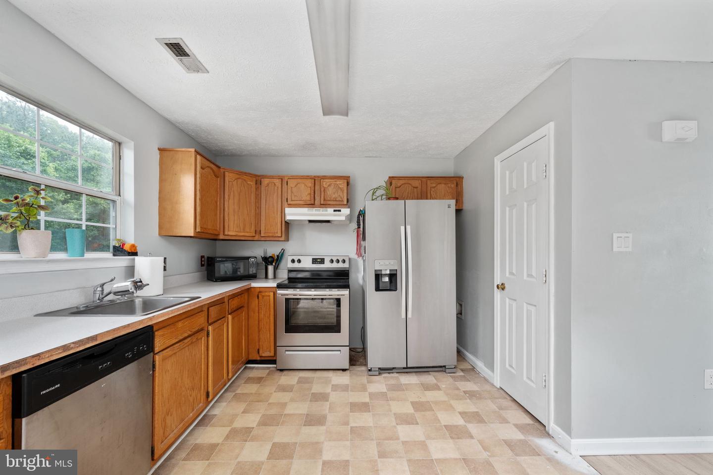 902 KINGS CREST DR, STAFFORD, Virginia 22554, 3 Bedrooms Bedrooms, ,3 BathroomsBathrooms,Residential,For sale,902 KINGS CREST DR,VAST2038176 MLS # VAST2038176