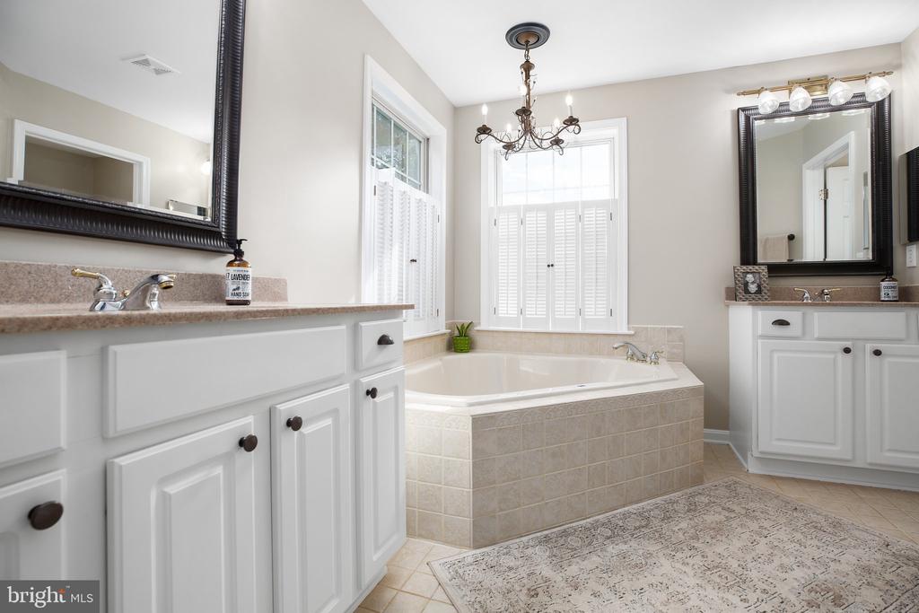 6101 W MELODY CT, FREDERICKSBURG, Virginia 22407, 4 Bedrooms Bedrooms, ,3 BathroomsBathrooms,Residential,6101 W MELODY CT,VASP2033082 MLS # VASP2033082