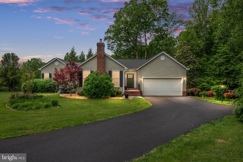 13615 FOX CHASE LN, SPOTSYLVANIA, Virginia 22553, 4 Bedrooms Bedrooms, ,2 BathroomsBathrooms,Residential,13615 FOX CHASE LN,VASP2033204 MLS # VASP2033204