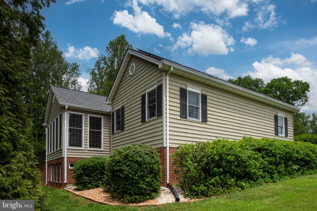 13615 FOX CHASE LN, SPOTSYLVANIA, Virginia 22553, 4 Bedrooms Bedrooms, ,2 BathroomsBathrooms,Residential,13615 FOX CHASE LN,VASP2033204 MLS # VASP2033204