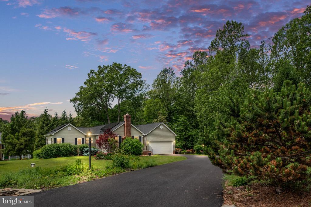 13615 FOX CHASE LN, SPOTSYLVANIA, Virginia 22553, 4 Bedrooms Bedrooms, ,2 BathroomsBathrooms,Residential,13615 FOX CHASE LN,VASP2033204 MLS # VASP2033204