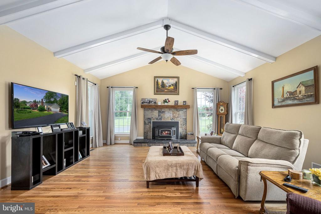 13615 FOX CHASE LN, SPOTSYLVANIA, Virginia 22553, 4 Bedrooms Bedrooms, ,2 BathroomsBathrooms,Residential,13615 FOX CHASE LN,VASP2033204 MLS # VASP2033204