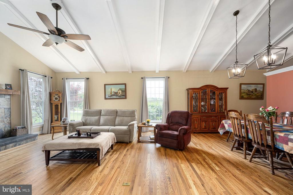 13615 FOX CHASE LN, SPOTSYLVANIA, Virginia 22553, 4 Bedrooms Bedrooms, ,2 BathroomsBathrooms,Residential,13615 FOX CHASE LN,VASP2033204 MLS # VASP2033204