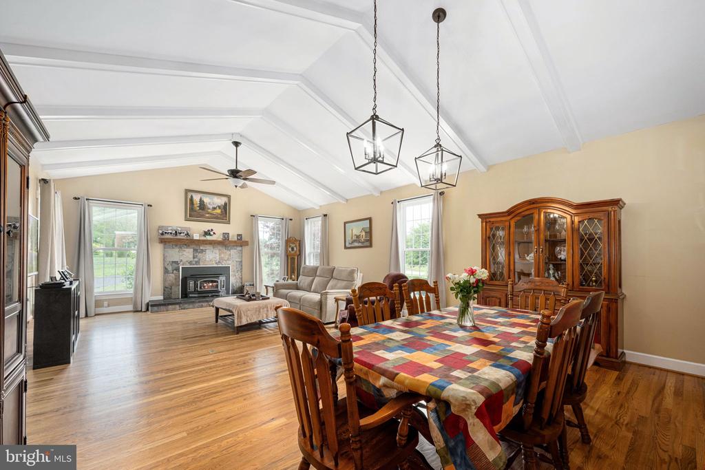 13615 FOX CHASE LN, SPOTSYLVANIA, Virginia 22553, 4 Bedrooms Bedrooms, ,2 BathroomsBathrooms,Residential,13615 FOX CHASE LN,VASP2033204 MLS # VASP2033204