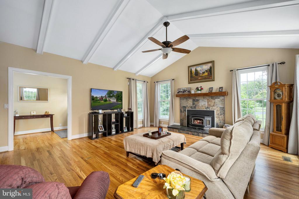 13615 FOX CHASE LN, SPOTSYLVANIA, Virginia 22553, 4 Bedrooms Bedrooms, ,2 BathroomsBathrooms,Residential,13615 FOX CHASE LN,VASP2033204 MLS # VASP2033204