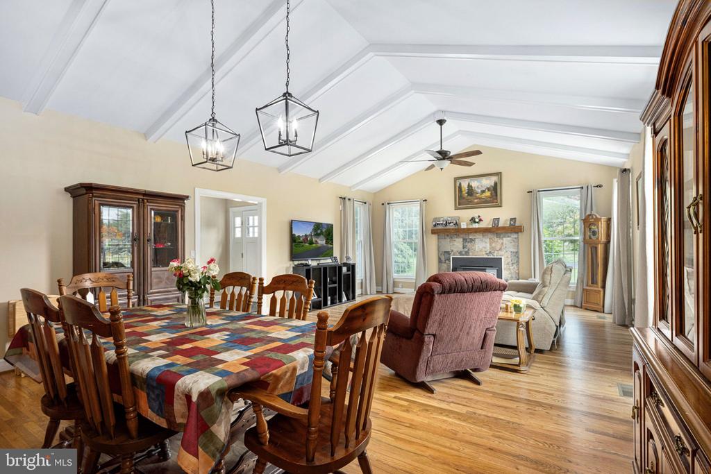 13615 FOX CHASE LN, SPOTSYLVANIA, Virginia 22553, 4 Bedrooms Bedrooms, ,2 BathroomsBathrooms,Residential,13615 FOX CHASE LN,VASP2033204 MLS # VASP2033204