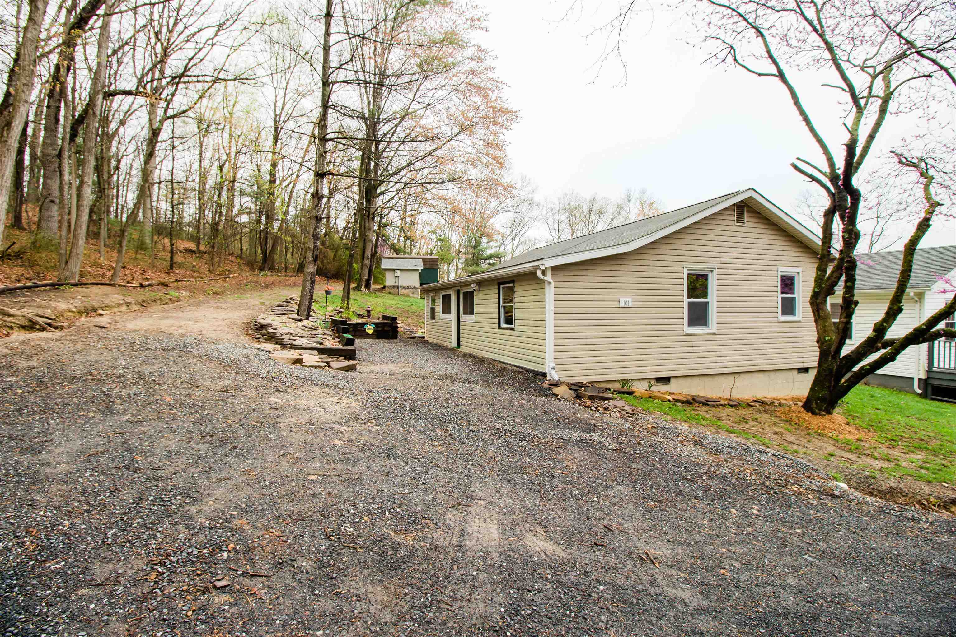 101 SHARP HILL LN, HINTON, Virginia 22831, 2 Bedrooms Bedrooms, ,1 BathroomBathrooms,Residential,101 SHARP HILL LN,662975 MLS # 662975