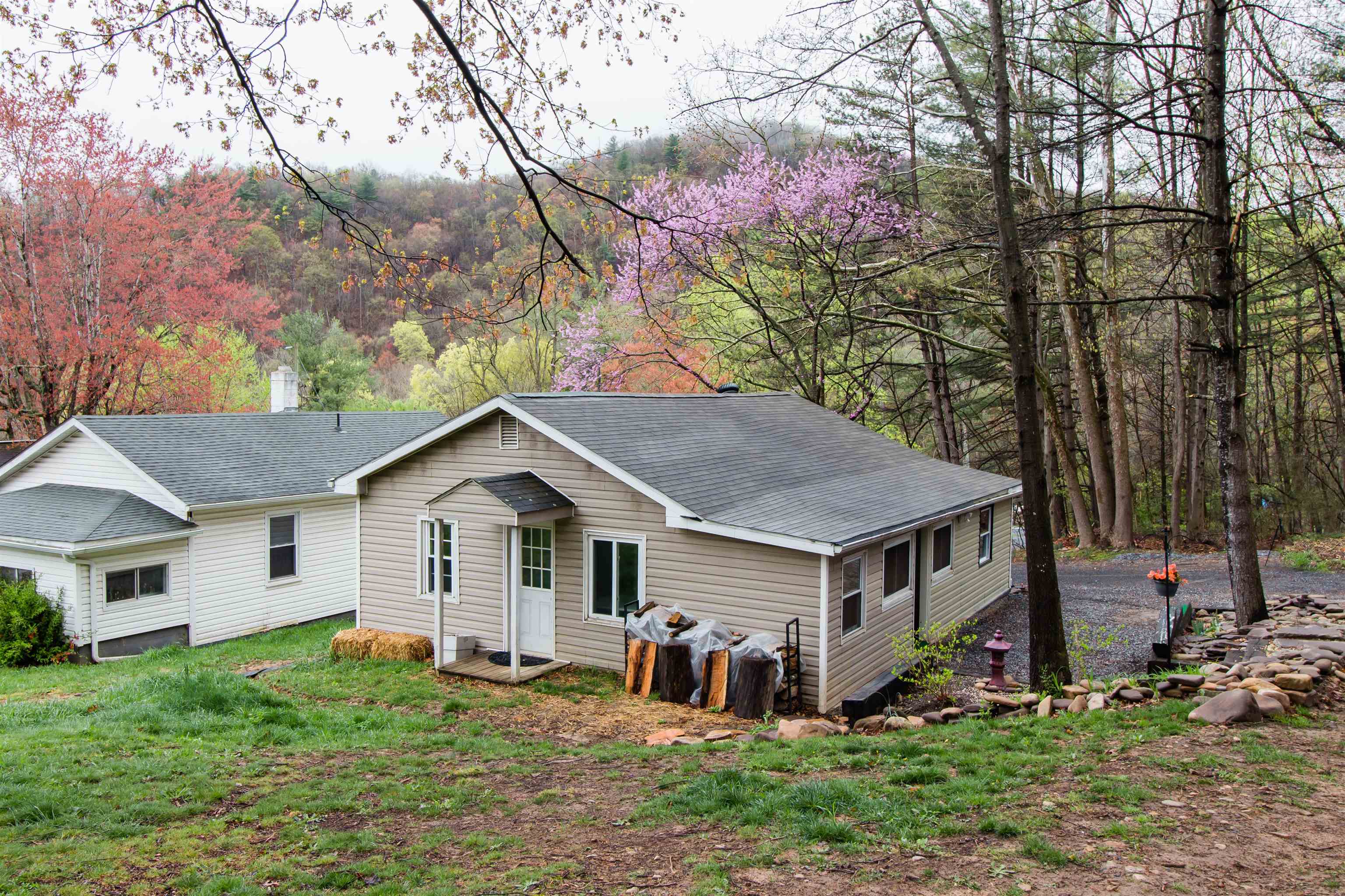 101 SHARP HILL LN, HINTON, Virginia 22831, 2 Bedrooms Bedrooms, ,1 BathroomBathrooms,Residential,101 SHARP HILL LN,662975 MLS # 662975