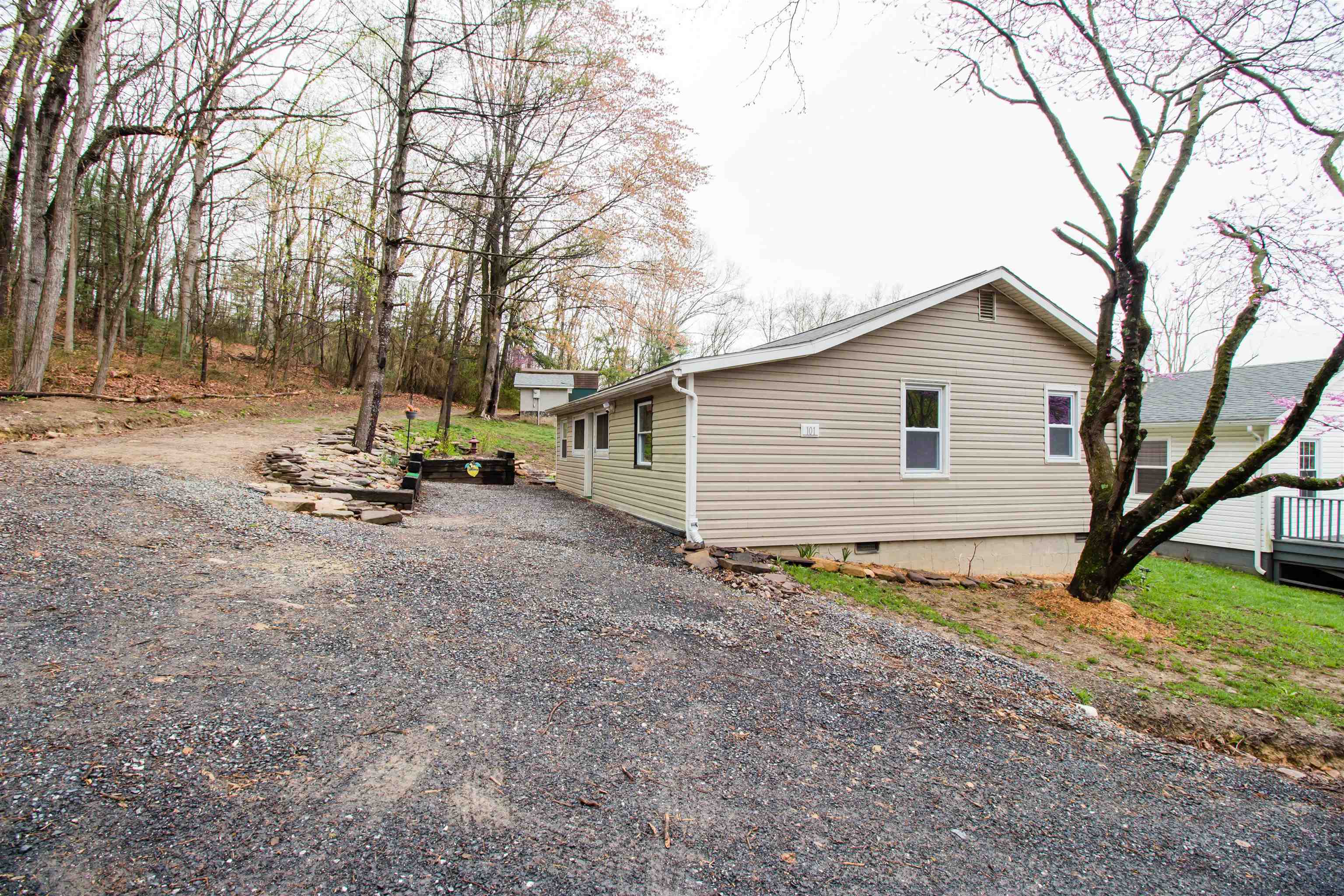 101 SHARP HILL LN, HINTON, Virginia 22831, 2 Bedrooms Bedrooms, ,1 BathroomBathrooms,Residential,101 SHARP HILL LN,662975 MLS # 662975